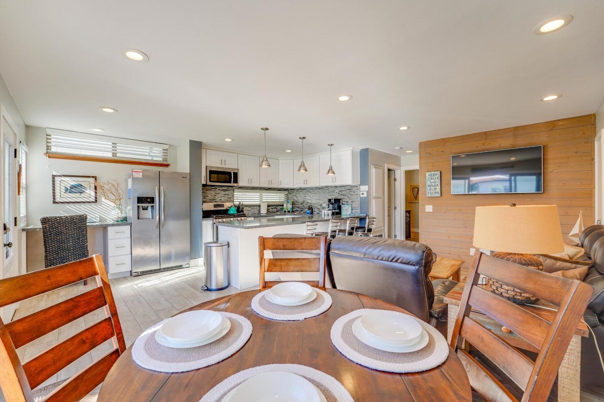 Stunning Beach Home - Large Patio, Parking, Ac & Dog Friendly! Сан Диего Екстериор снимка